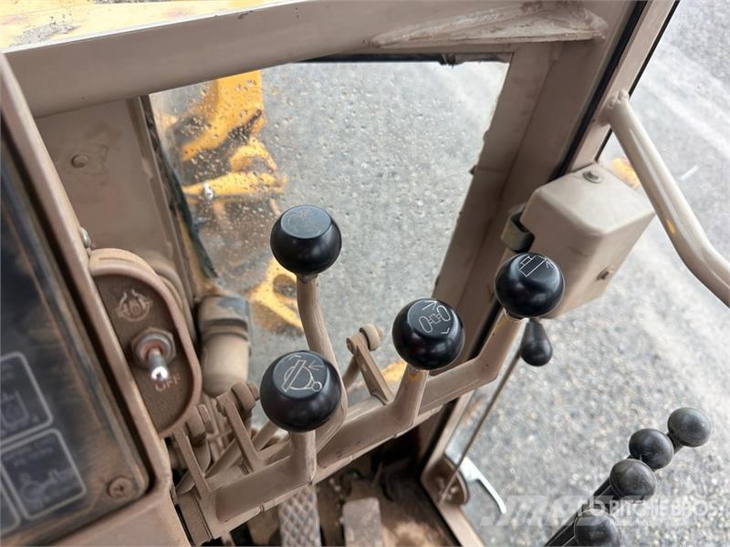 John Deere 770CH Грейдери