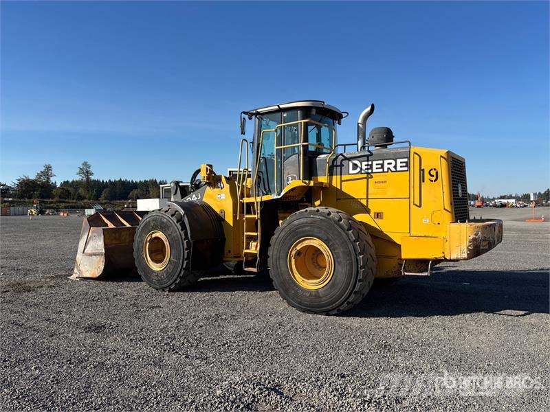 John Deere 824J Gumikerekes homlokrakodók