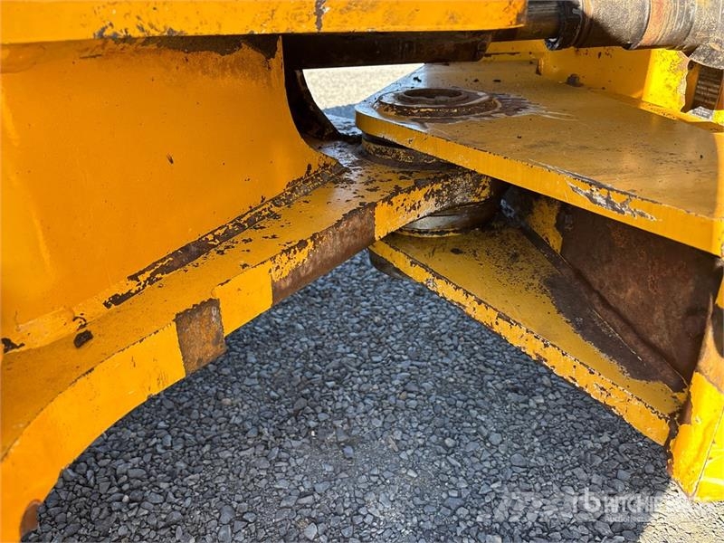 John Deere 824J Gumikerekes homlokrakodók