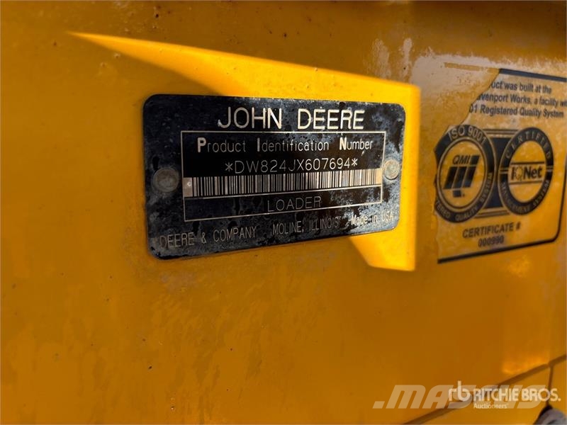 John Deere 824J Gumikerekes homlokrakodók