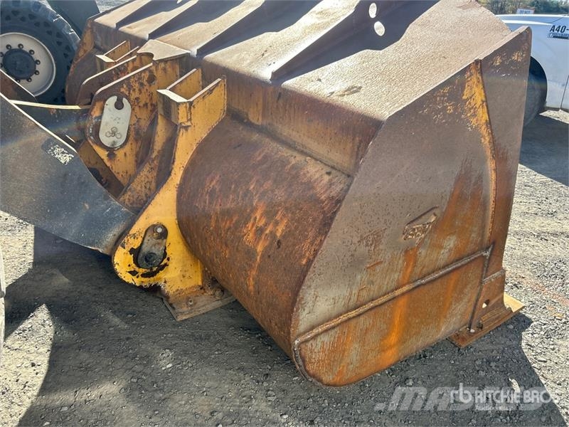 John Deere 824K Wheel Loader 휠로우더