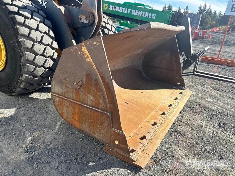 John Deere 824K Wheel Loader 휠로우더