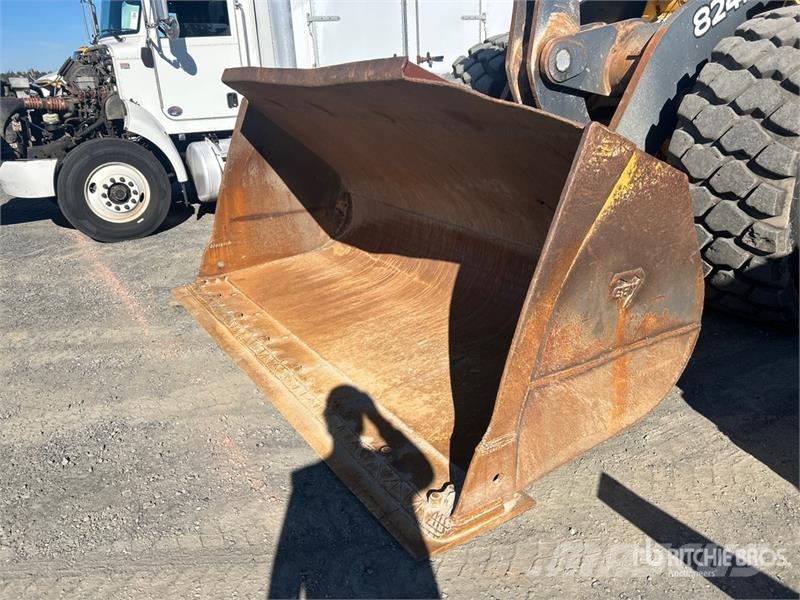 John Deere 824K Wheel Loader 휠로우더