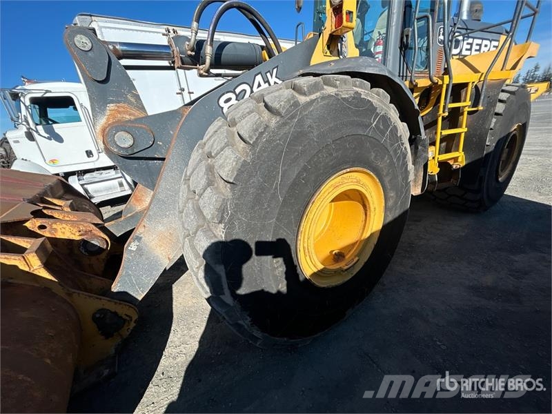 John Deere 824K Wheel Loader 휠로우더