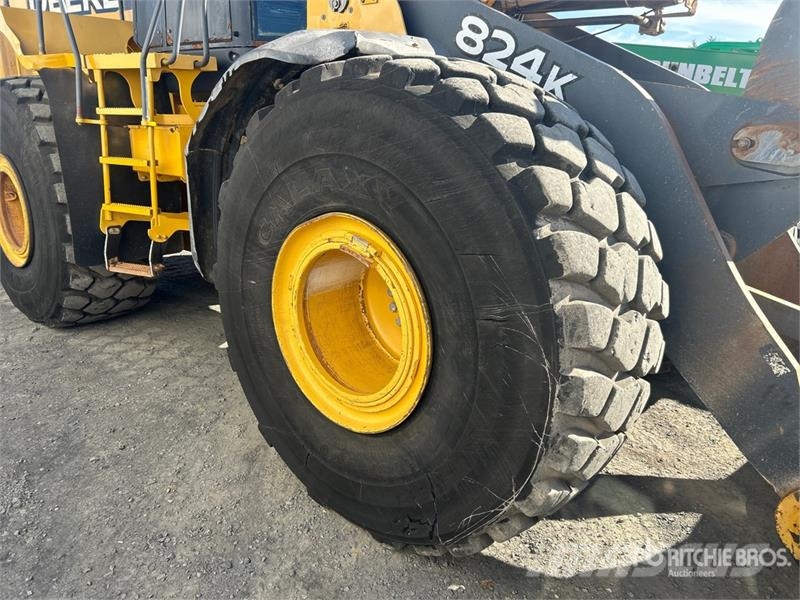 John Deere 824K Wheel Loader 휠로우더