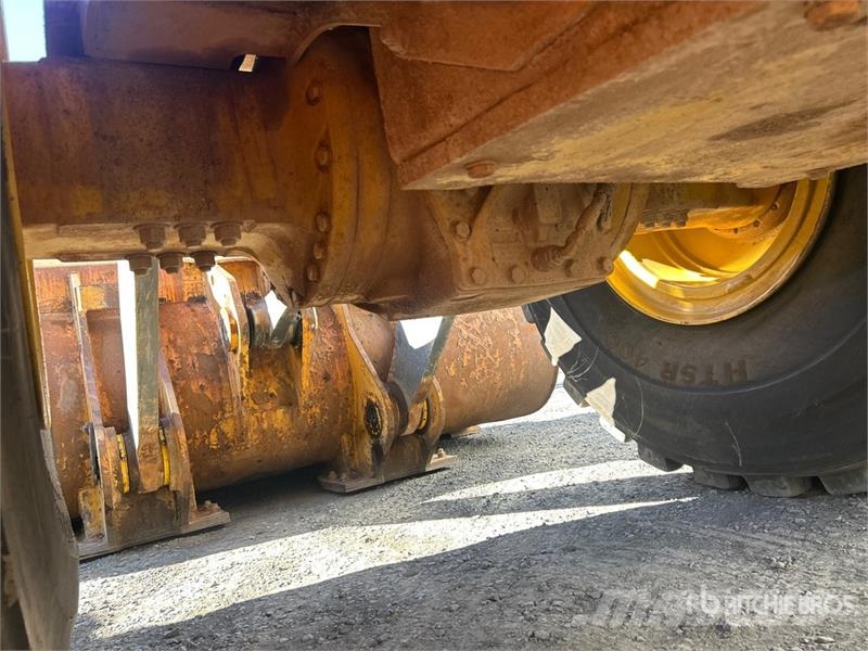 John Deere 824K Wheel Loader 휠로우더
