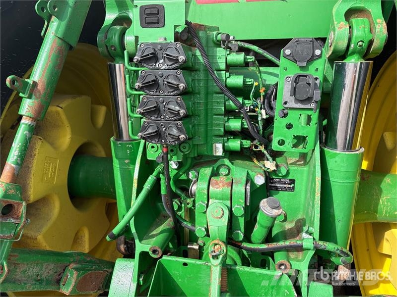John Deere 8330 4WD Tractor Tractoren