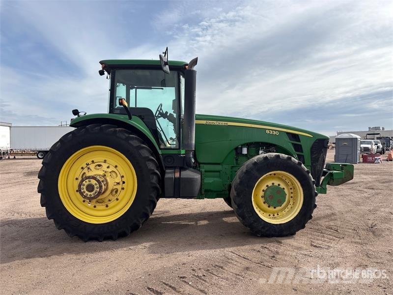 John Deere 8330 4WD Tractor Tractoren