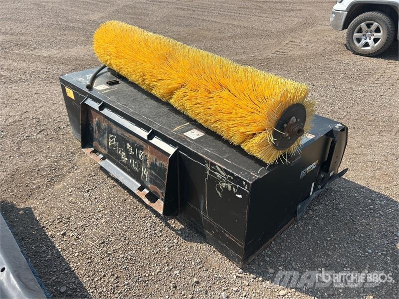 John Deere 84 in Skid Steer Sweeper Ψήκτρες