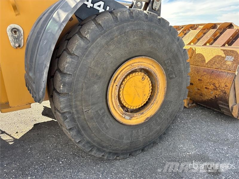 John Deere 844K Wheel Loader Iekrāvēji uz riteņiem