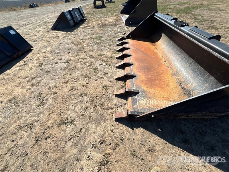 John Deere AT321181 84 in General Purpose Skid Steer Bucket - Schaufeln