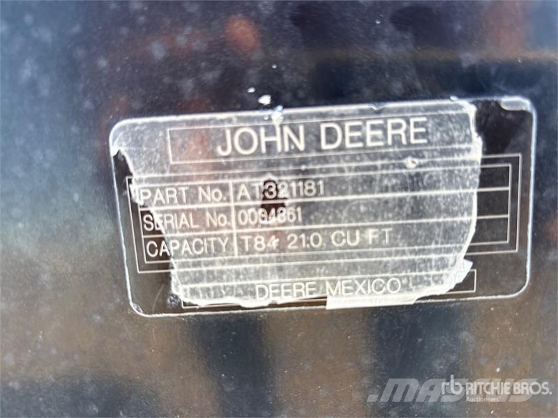 John Deere AT321181 84 in General Purpose Skid Steer Bucket - Schaufeln