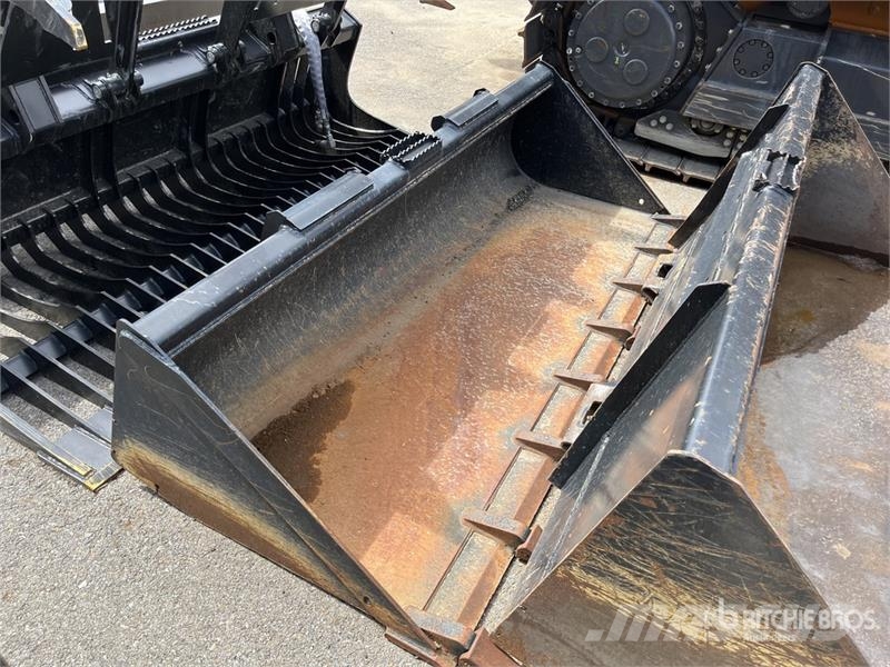 John Deere AT321181 84 in General Purpose Skid Steer Bucket - 버켓