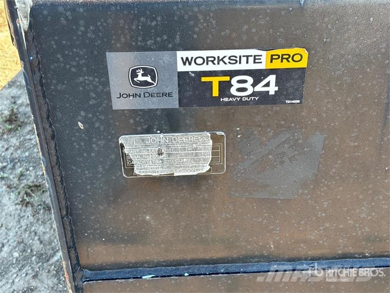 John Deere AT321181 84 in General Purpose Skid Steer Bucket - Schaufeln