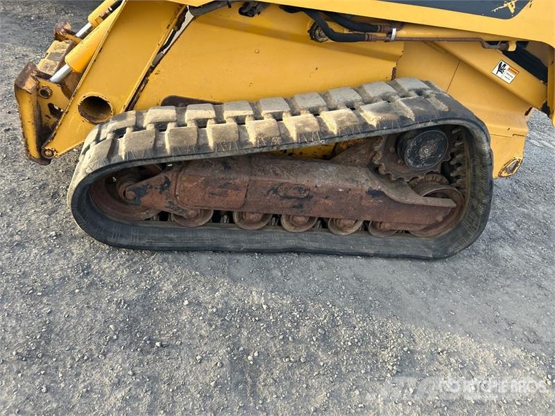 John Deere CT322 滑移轉向裝載機