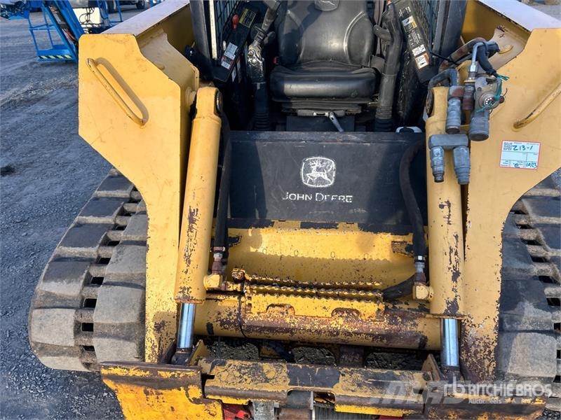 John Deere CT322 滑移轉向裝載機