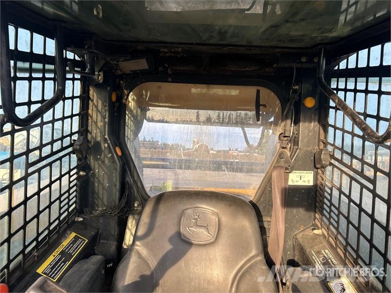 John Deere CT322 滑移轉向裝載機