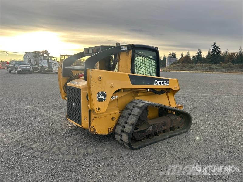 John Deere CT322 滑移轉向裝載機