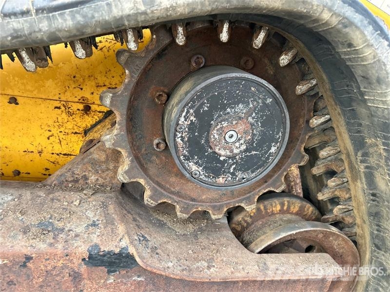 John Deere CT322 滑移轉向裝載機