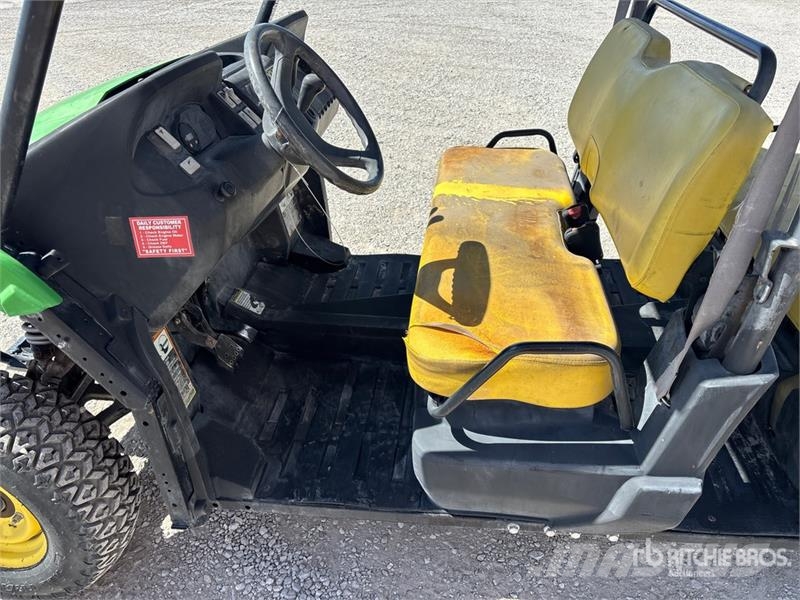 John Deere Gator 4X2 Arbeitsfahrzeuge