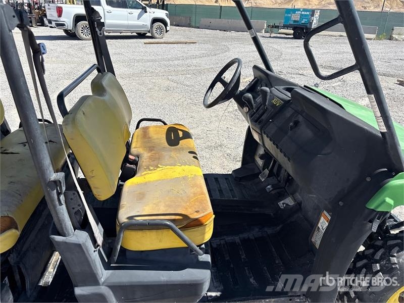 John Deere Gator 4X2 Arbeitsfahrzeuge