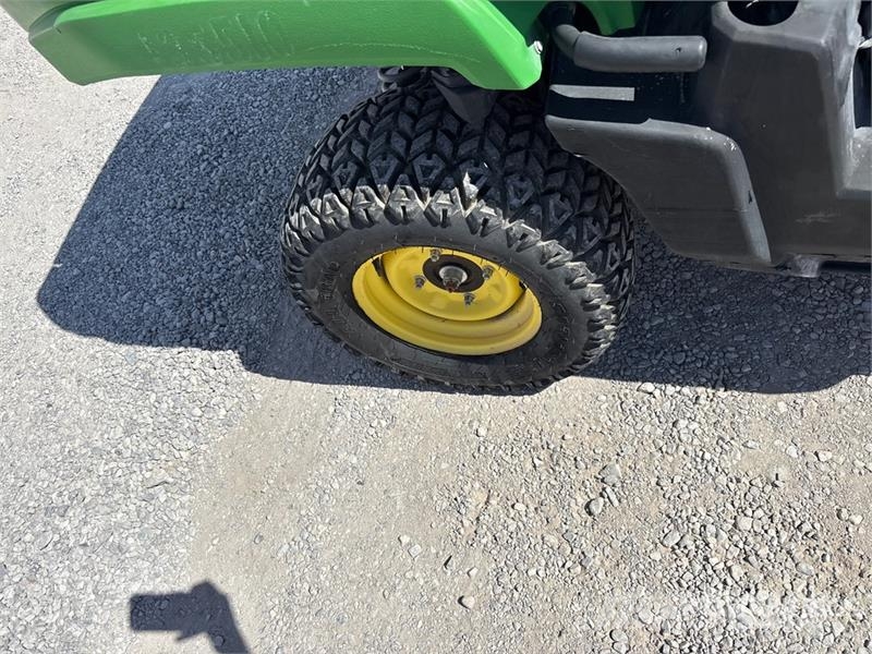 John Deere Gator 4X2 Arbeitsfahrzeuge
