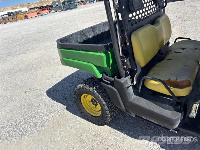 John Deere Gator 4X2 Arbeitsfahrzeuge
