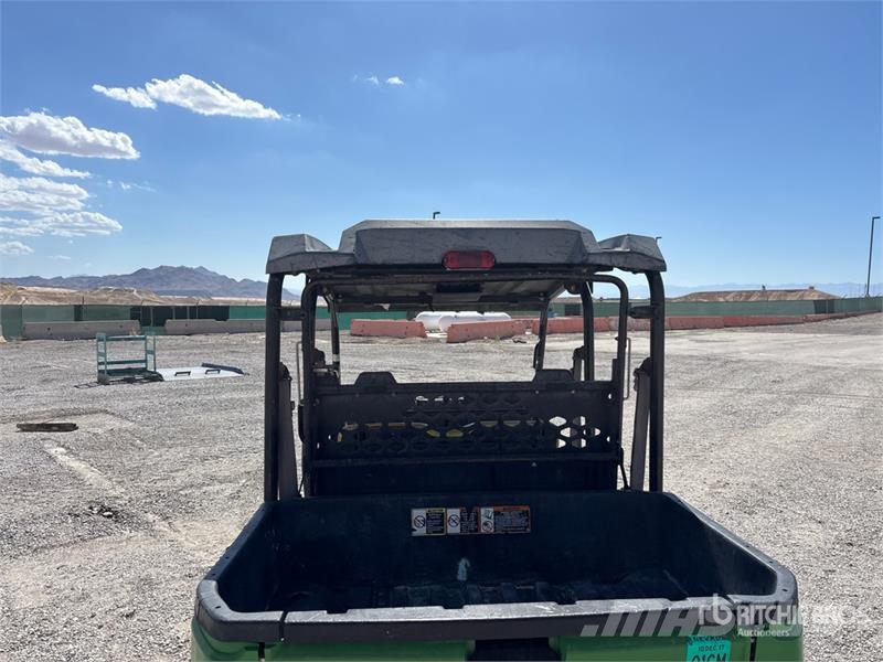 John Deere Gator 4x4 Utility Vehicle Komunālās mašīnas