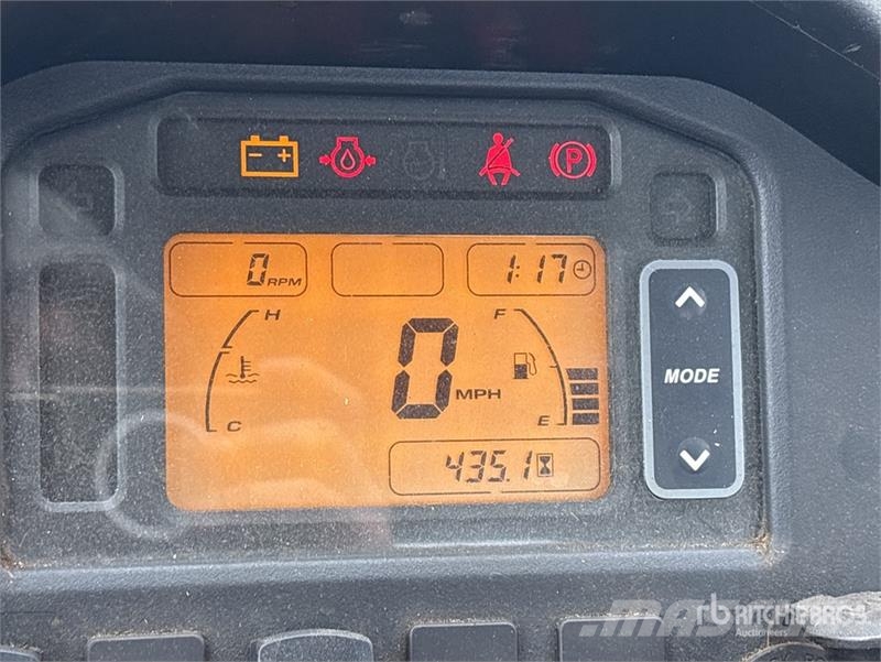 John Deere Gator 855 XUV 4x4 Utility Vehicle ماكينات منفعة عامة