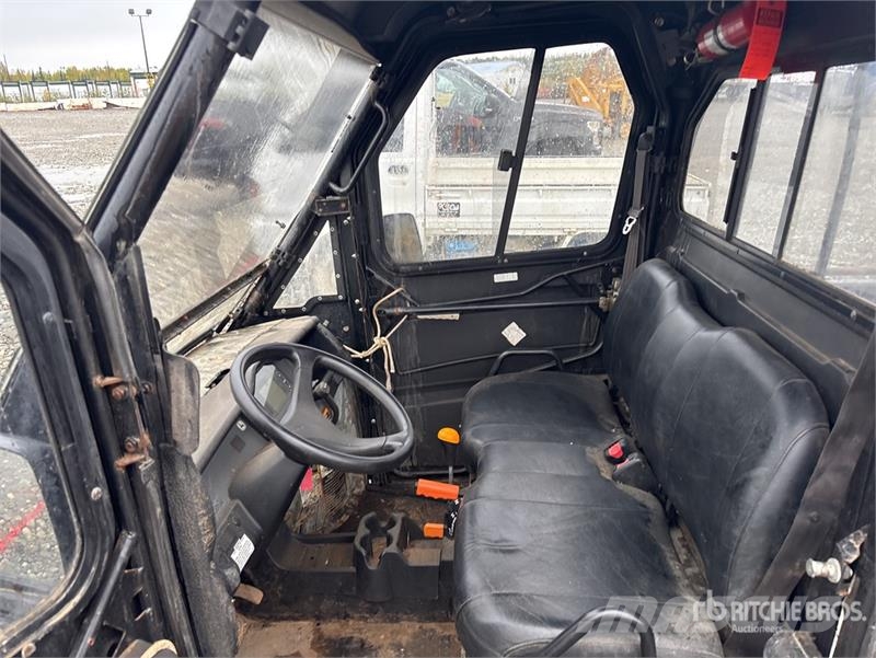 John Deere Gator 855 XUV 4x4 Utility Vehicle ماكينات منفعة عامة