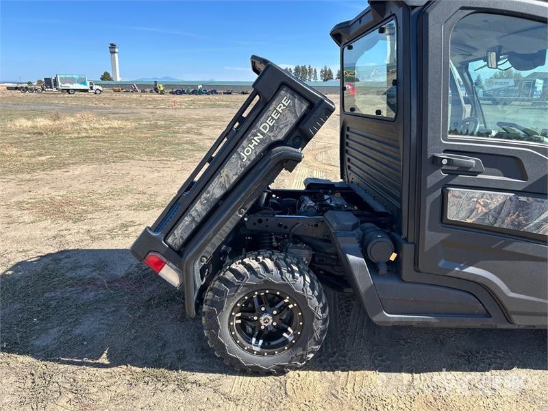 John Deere Gator XUV835R 4x4 Utility Vehicle Haszongépek
