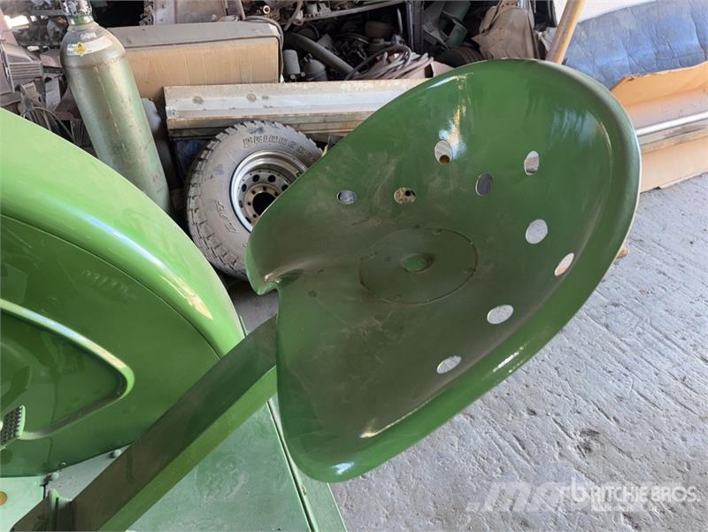 John Deere Model D 2WD Tractor Трактора