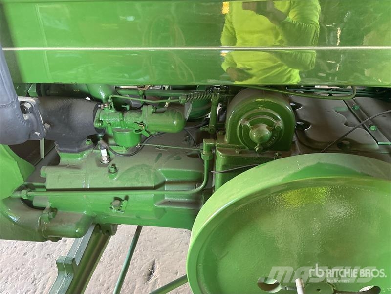 John Deere Model D 2WD Tractor Трактора