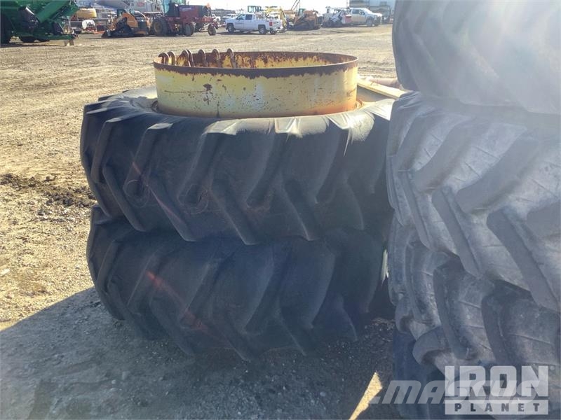 John Deere of (2) John Deere 18.4-38 Tires 타이어, 휠 및 림