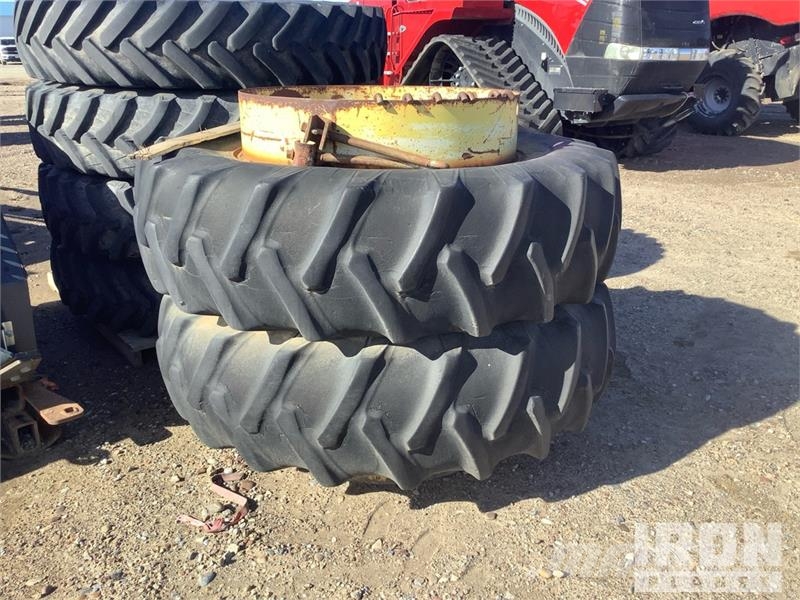 John Deere of (2) John Deere 18.4-38 Tires 타이어, 휠 및 림