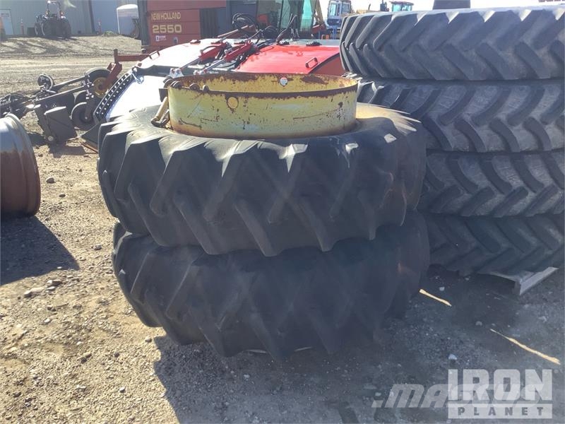 John Deere of (2) John Deere 18.4-38 Tires 타이어, 휠 및 림