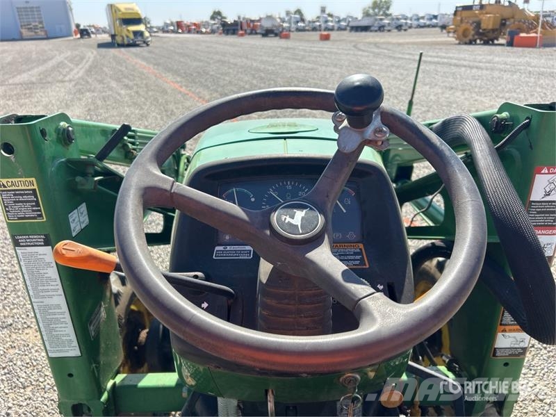 John Deere Utility Tractor Коммунальные тракторы