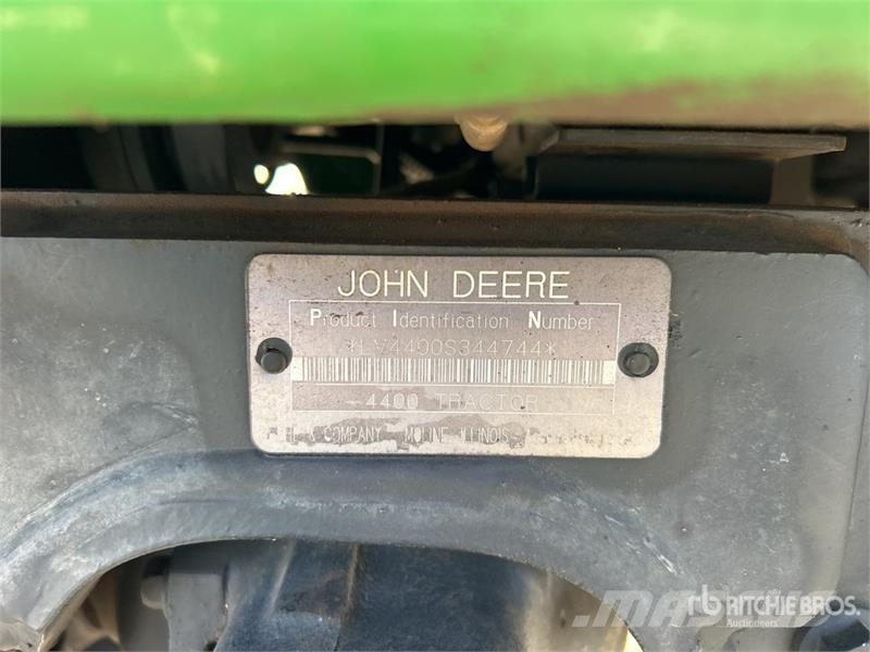 John Deere Utility Tractor Коммунальные тракторы
