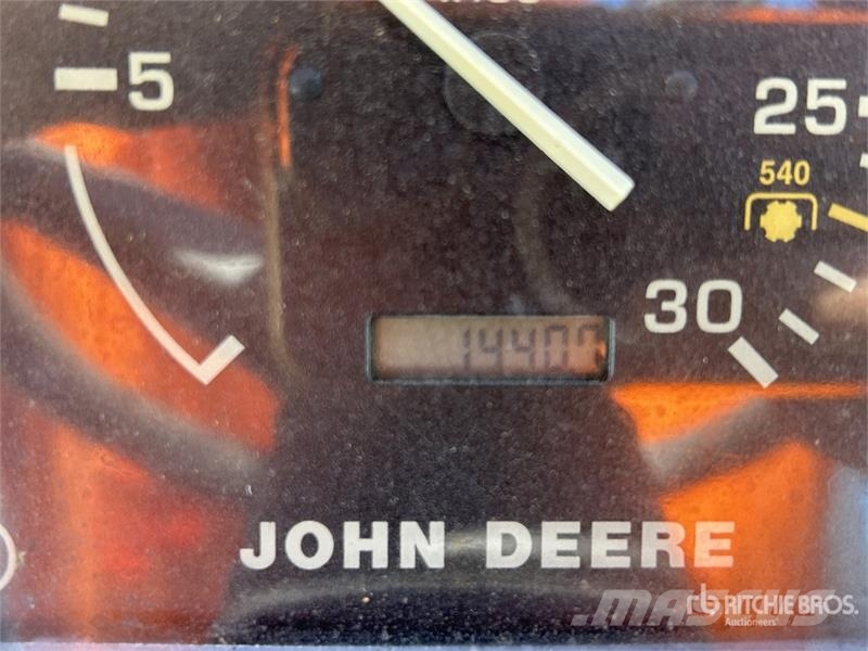 John Deere Utility Tractor Коммунальные тракторы