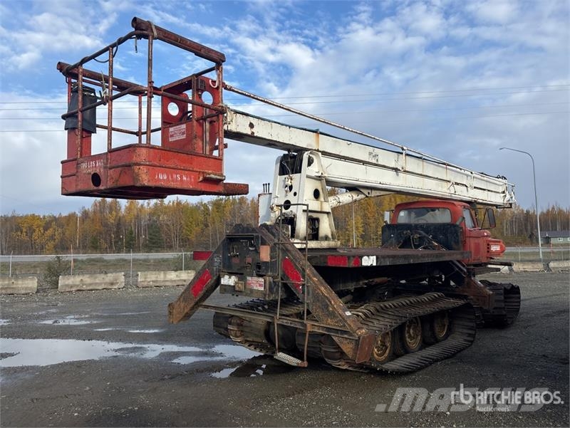 Juggernaut 8T Crawler Carrier Aerial Lift w/ Pitma Sonstige Baumaschinen