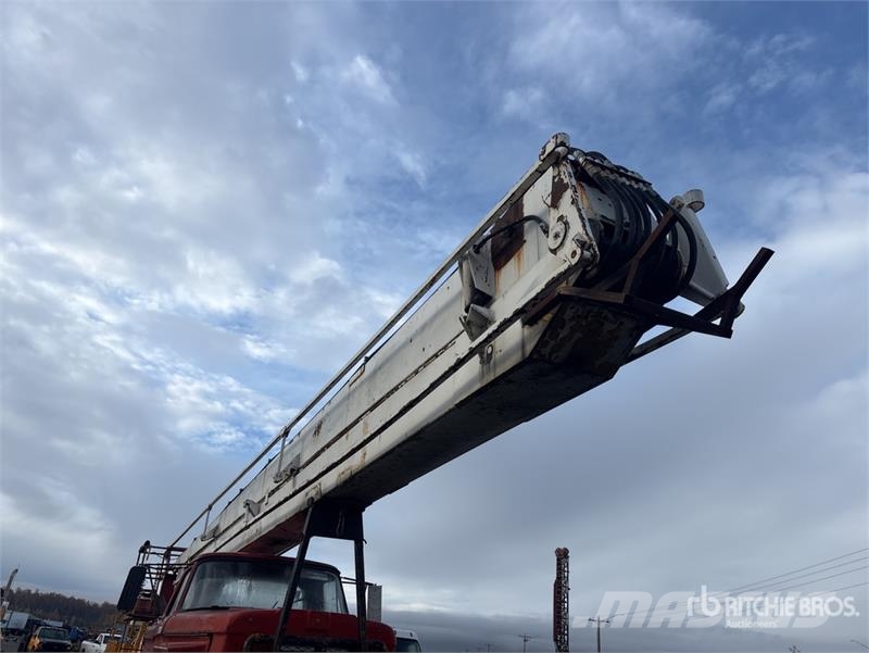 Juggernaut 8T Crawler Carrier Aerial Lift w/ Pitma Sonstige Baumaschinen