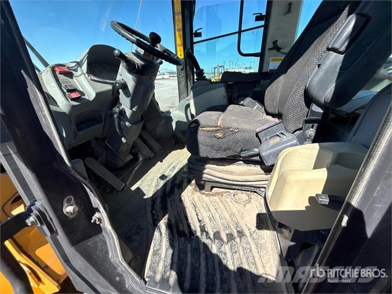 Kawasaki 7027 Wheel Loader (Inoperable) ホイールローダー・タイヤショベル