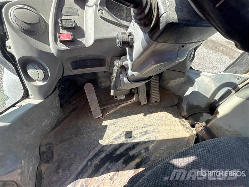 Kawasaki 7027 Wheel Loader (Inoperable) ホイールローダー・タイヤショベル