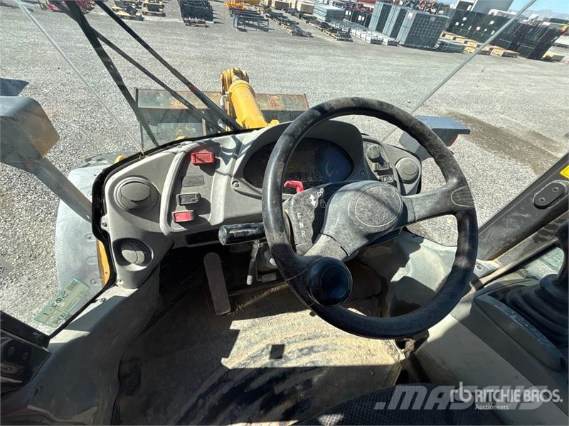 Kawasaki 7027 Wheel Loader (Inoperable) ホイールローダー・タイヤショベル