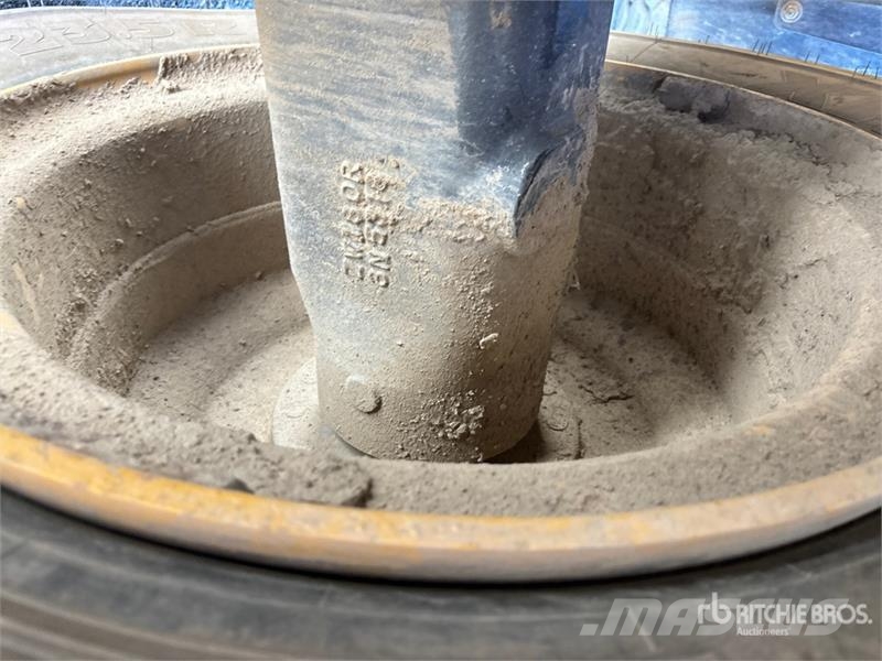 Kawasaki 7027 Wheel Loader (Inoperable) ホイールローダー・タイヤショベル