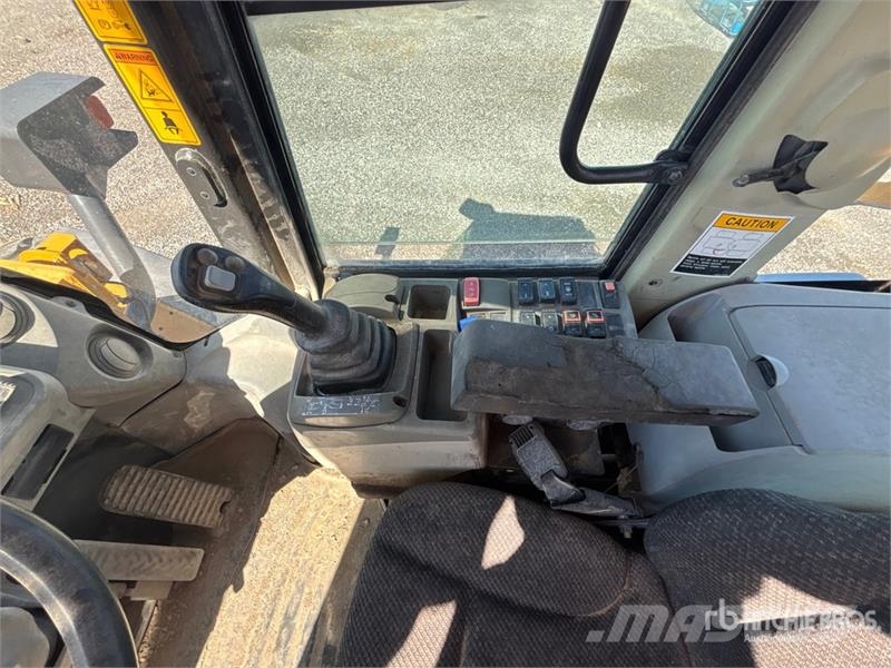 Kawasaki 7027 Wheel Loader (Inoperable) ホイールローダー・タイヤショベル