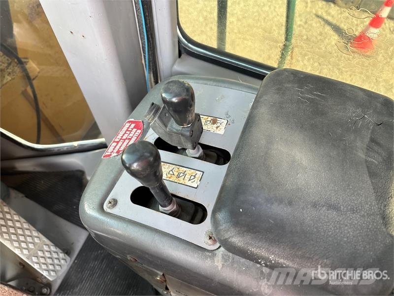 Kawasaki 85Z IV Wheel Loader Pale gommate
