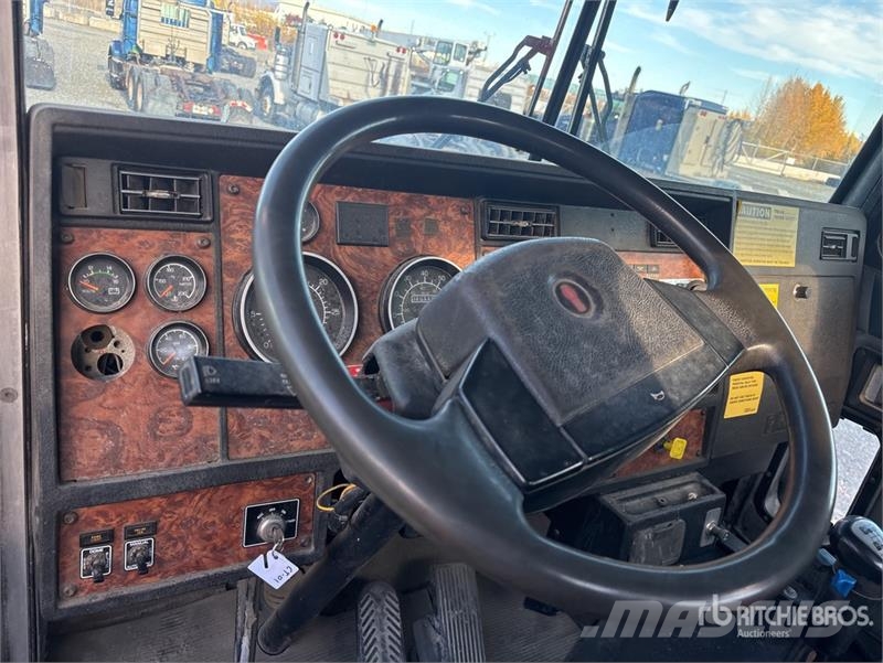 Kenworth on Kenworth T800 6x4 Stone Spreader Truck 碎石混凝土機械