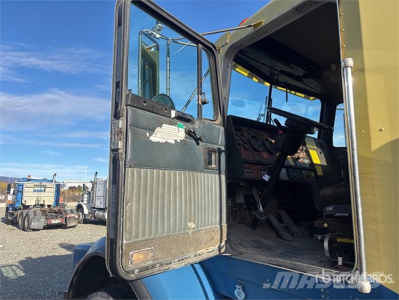 Kenworth on Kenworth T800 6x4 Stone Spreader Truck 碎石混凝土機械