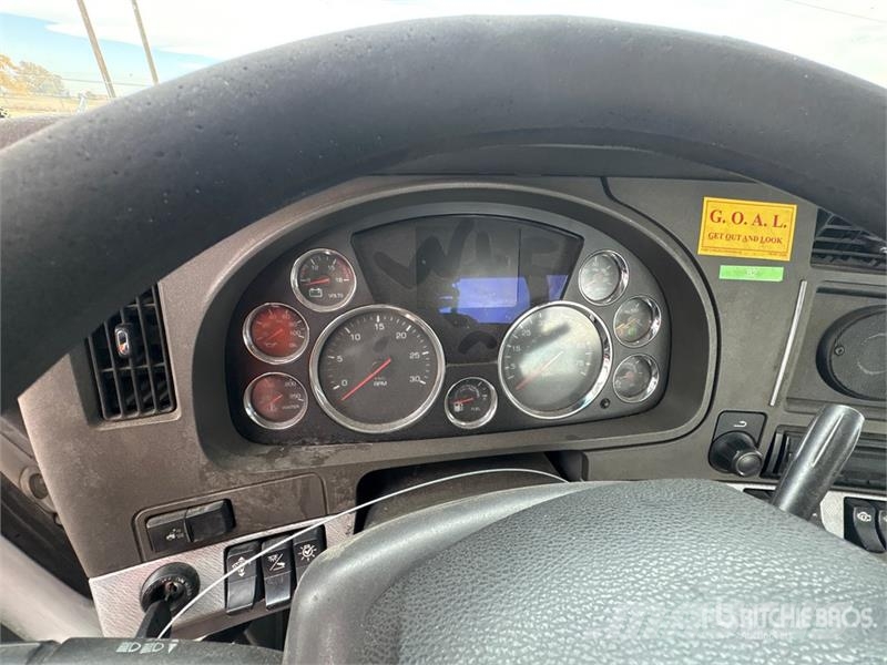 Kenworth T-680 4x2 S/A Day Cab Truck Tractor Cabezas tractoras